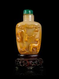 A Chinese Carved Agate Snuff Bottle