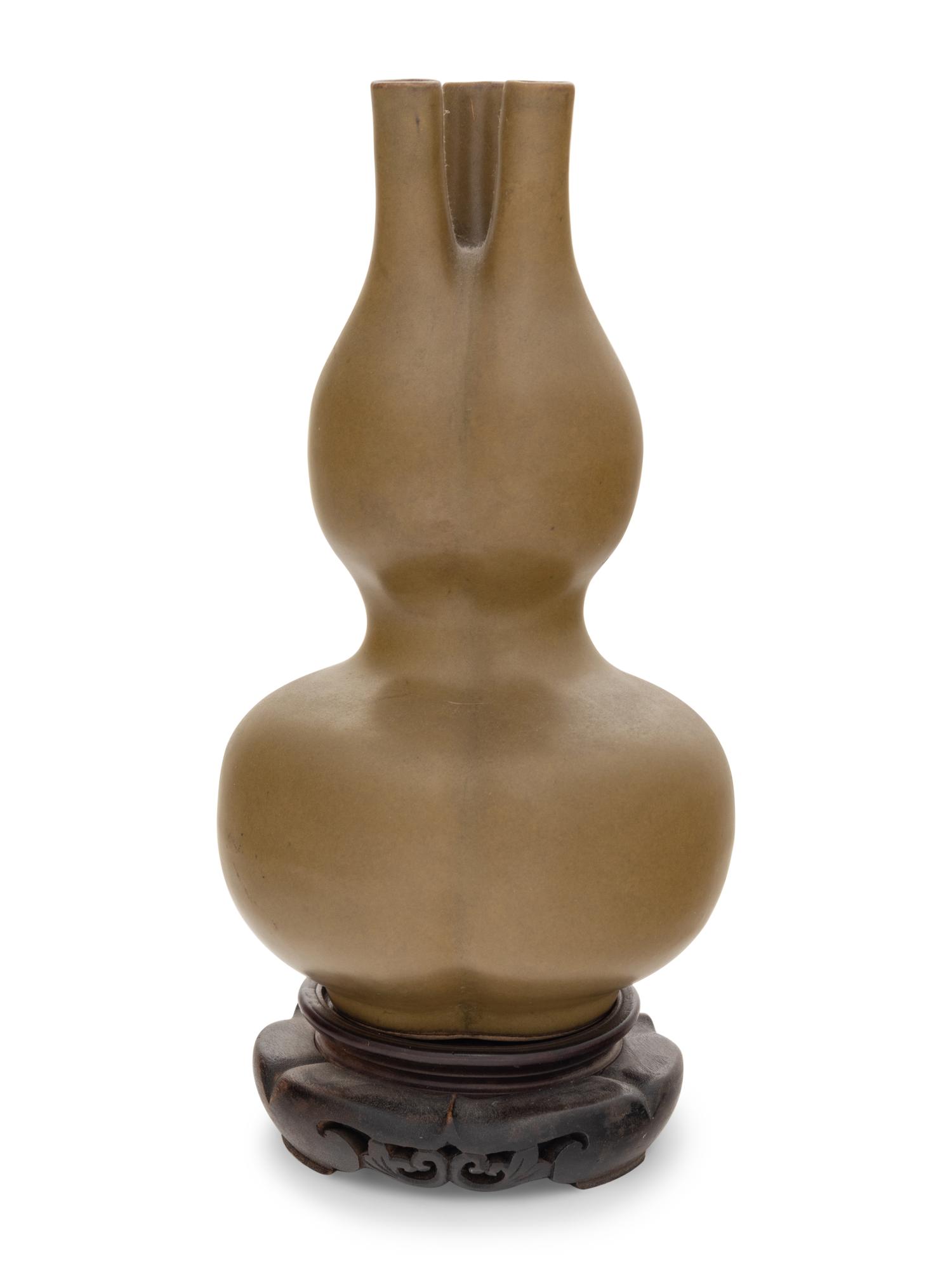 A Teadust Glazed Porcelain Triple-Neck Gourd Vase