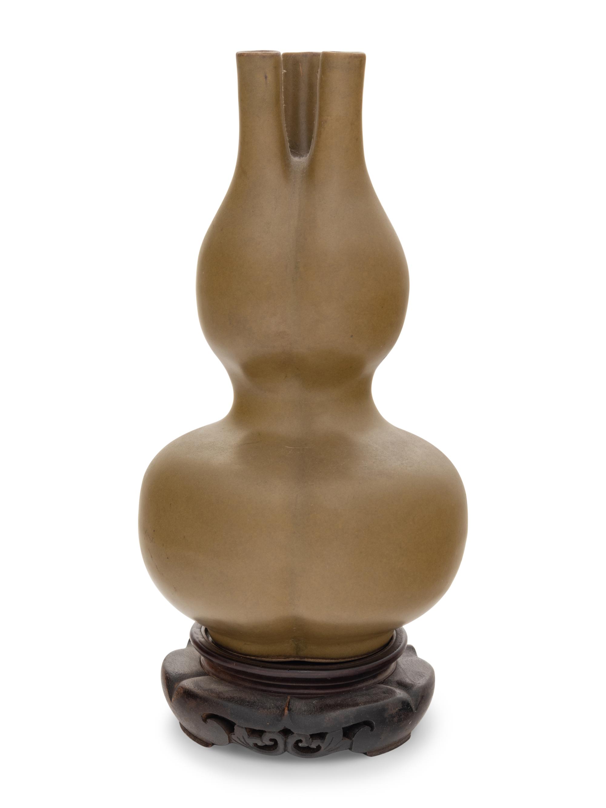 A Teadust Glazed Porcelain Triple-Neck Gourd Vase