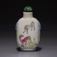 A Chinese Enameled Porcelain "Eight Horses of Mu Wang" Snuff Bottle, Qing Dynasty, Daoguang Mark and of the Period — 1821-1850年 粉彩穆王八駿圖鼻煙壺