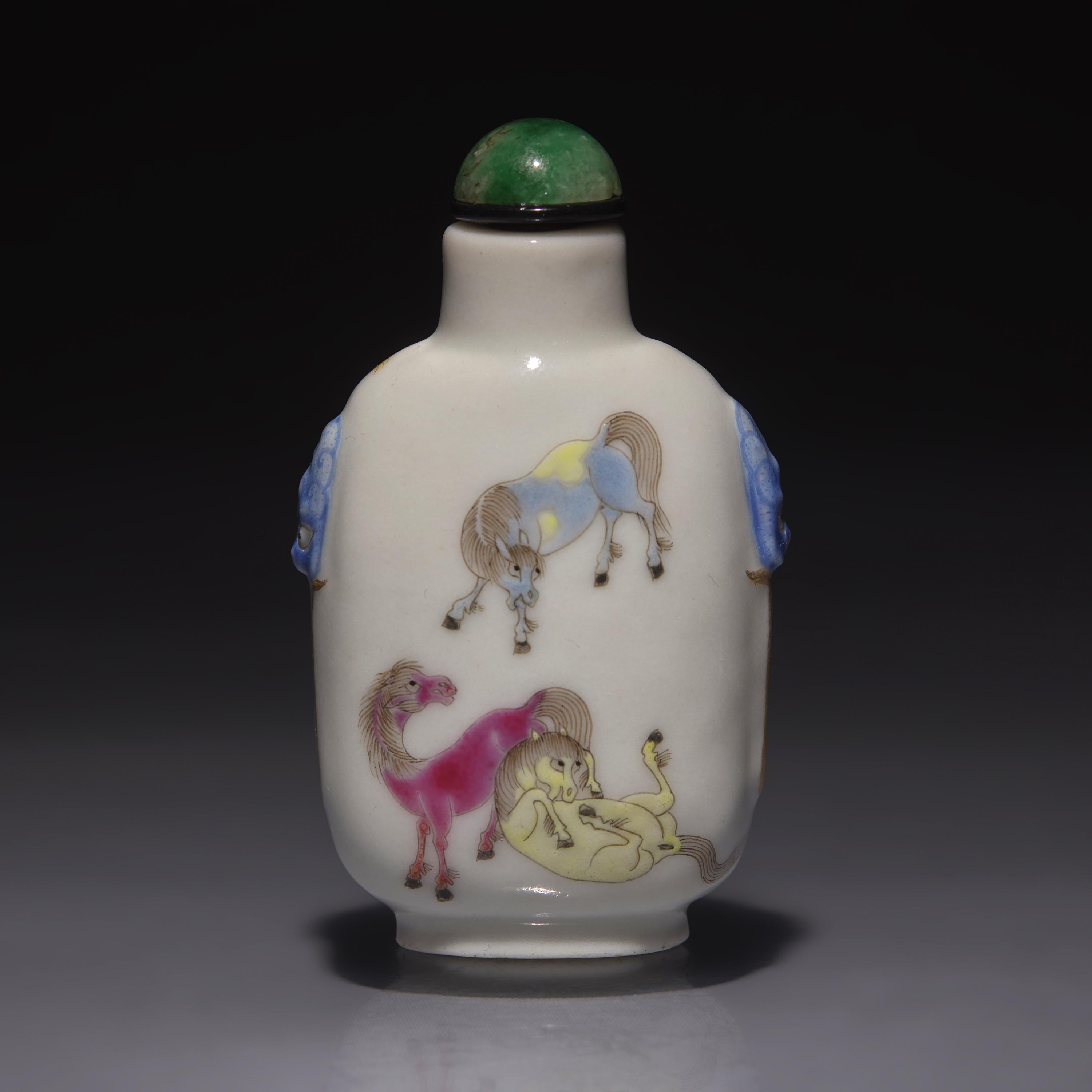 A Chinese Enameled Porcelain "Eight Horses of Mu Wang" Snuff Bottle, Qing Dynasty, Daoguang Mark and of the Period — 1821-1850年 粉彩穆王八駿圖鼻煙壺