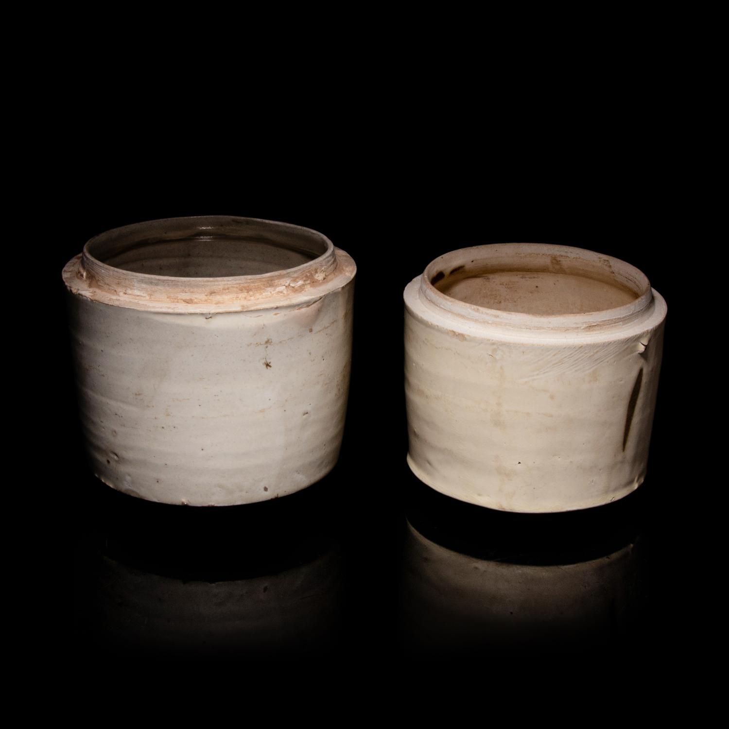 Two Chinese Cizhou -Type White Glazed Porcelain Covered Jars, Ming Dynasty or Earlier 明或更早 磁州窯白釉蓋罐兩件