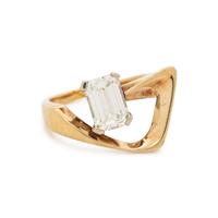 DIAMOND RING