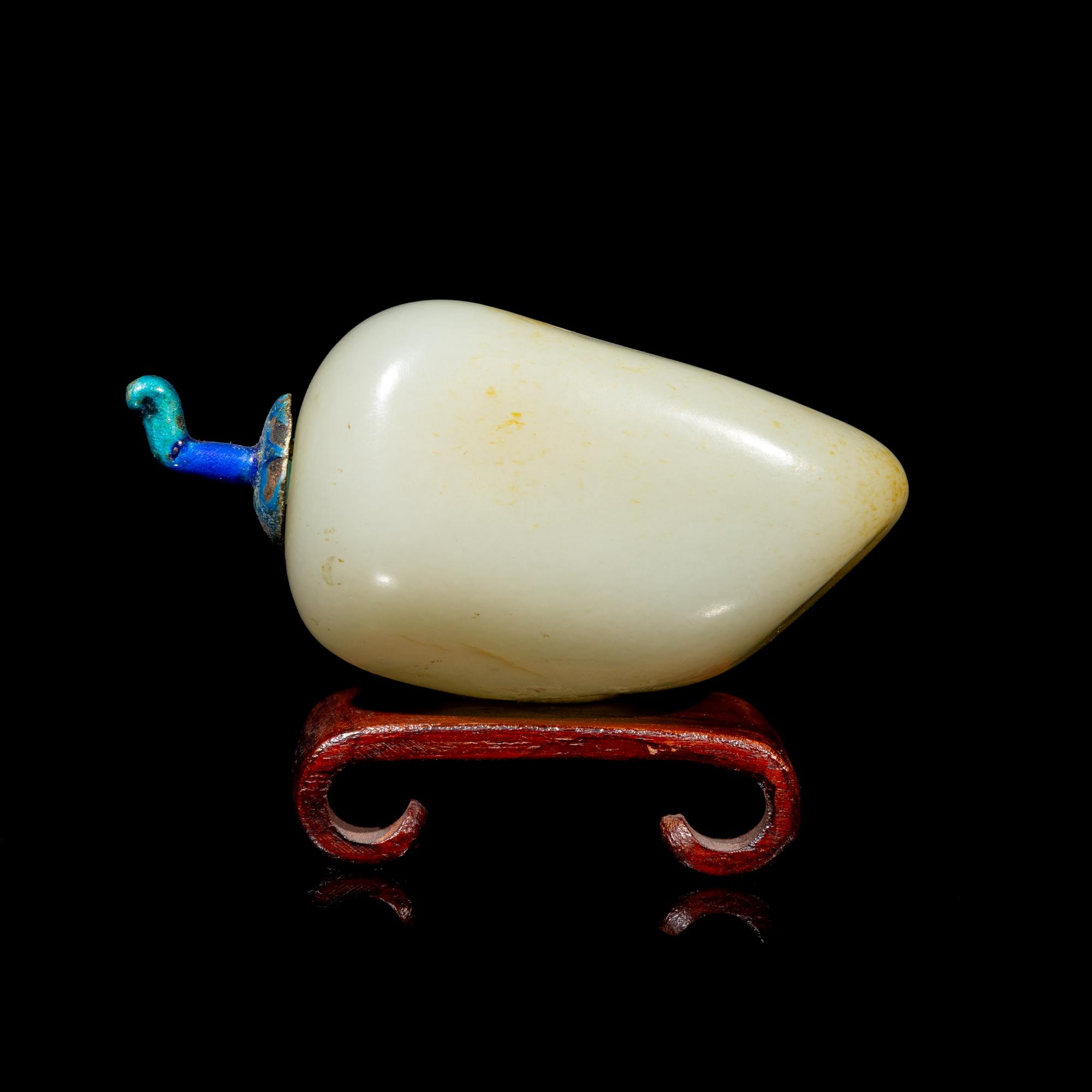 A Chinese Jade Pebble-Form Snuff Bottle, 18th/19th Century 清中期 白玉鼻烟壺