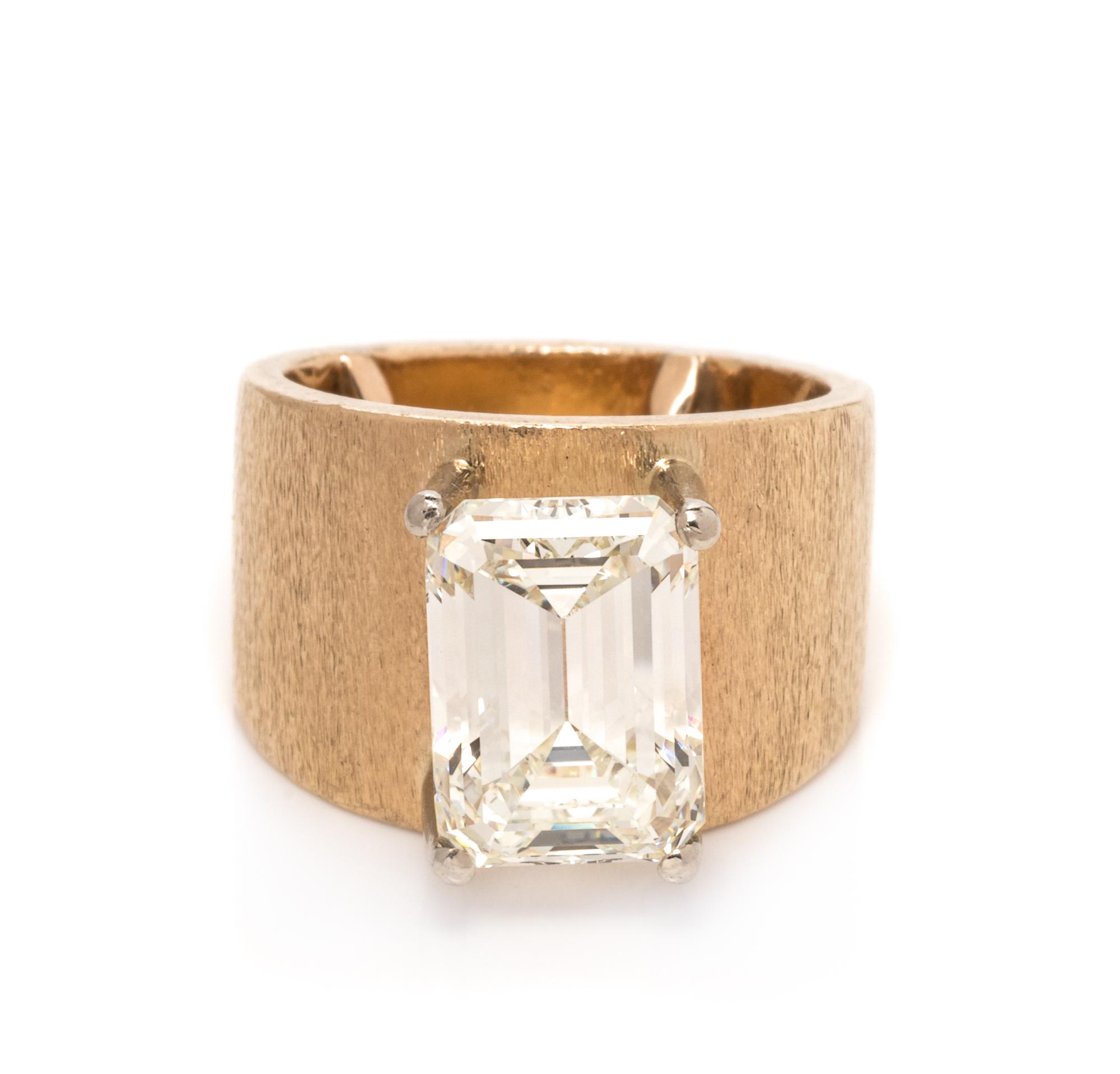 A Yellow Gold and Diamond Ring,