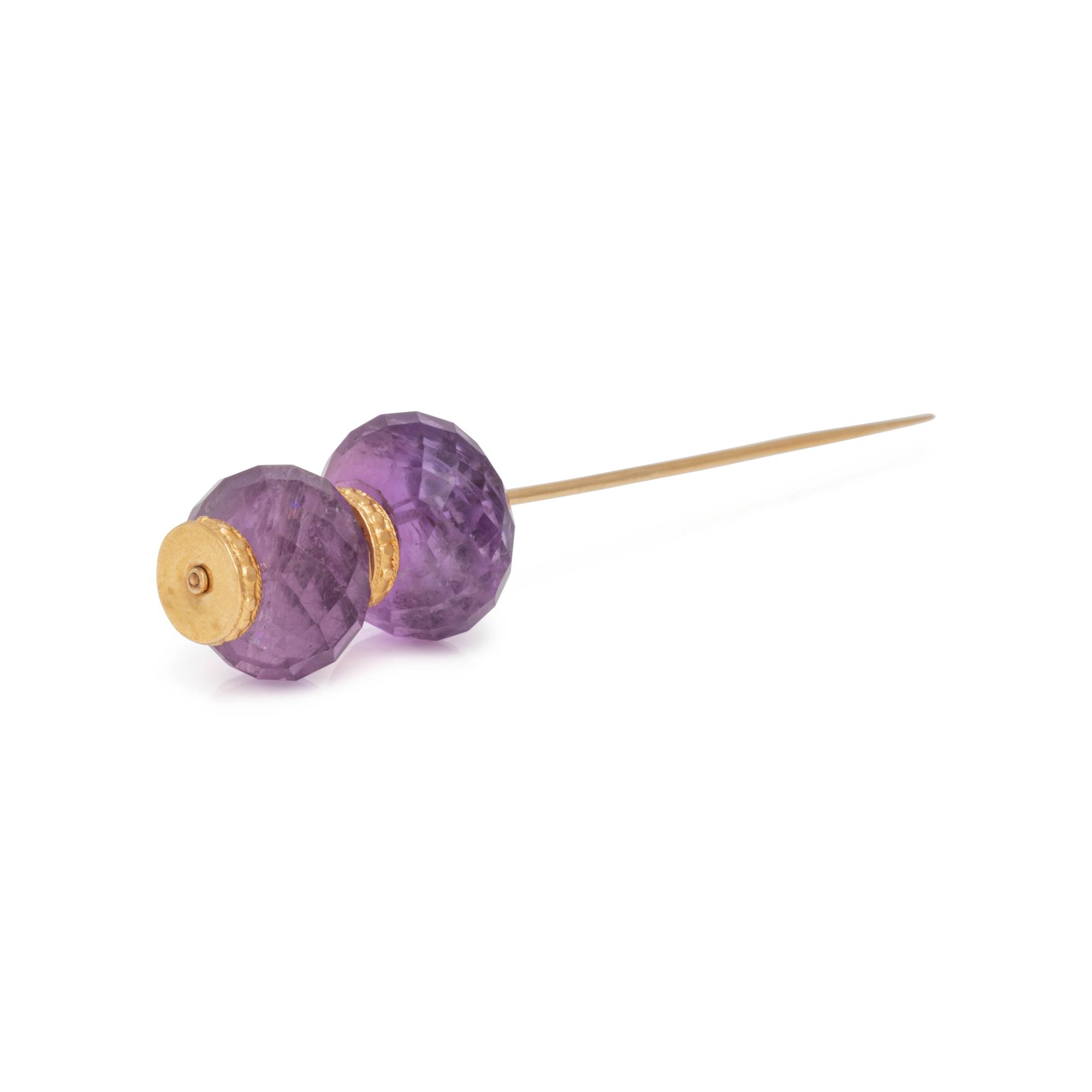YELLOW GOLD AND AMETHYST STICK PIN