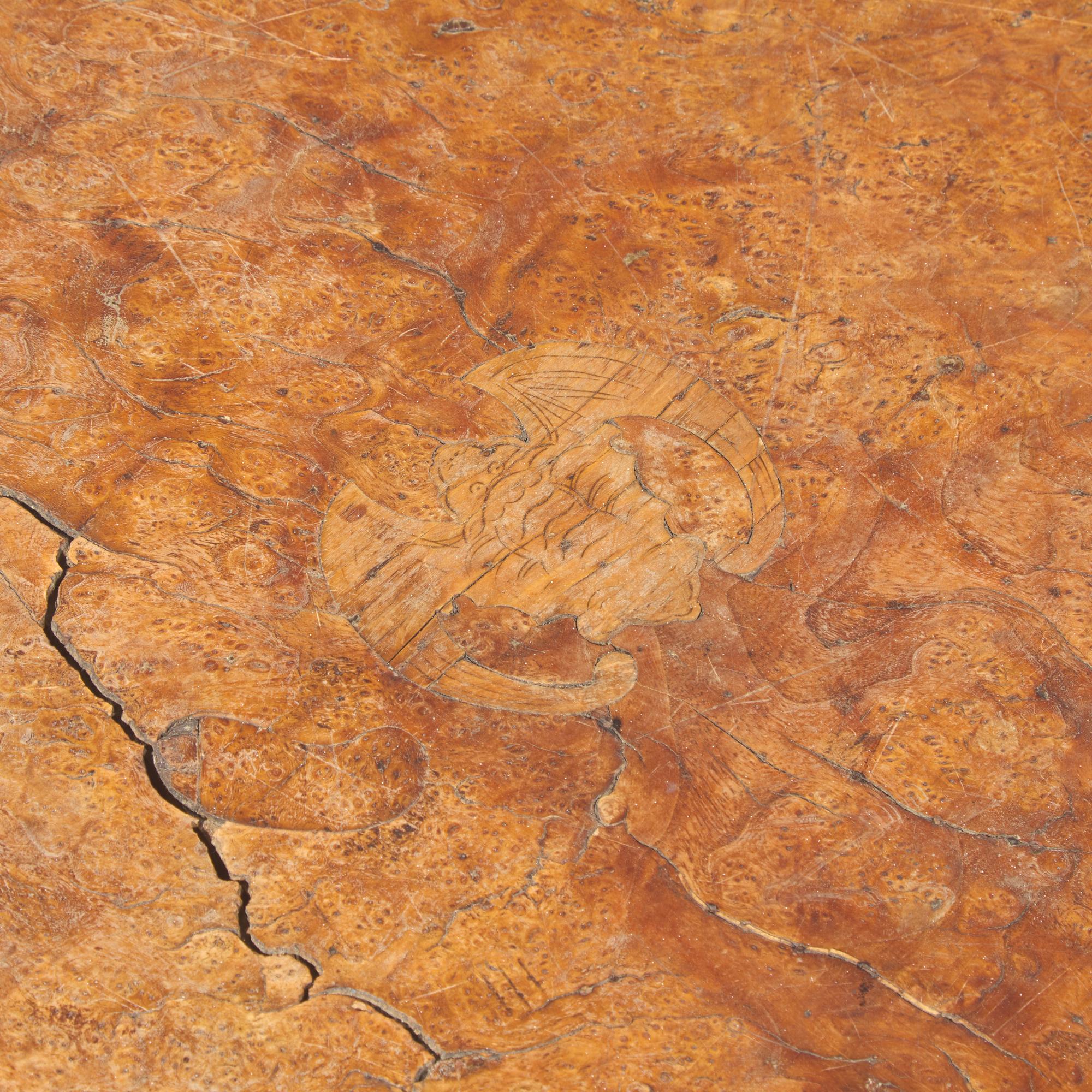 A Large and Unusual Chinese Huamu Parquetry Circular Table — 冰裂紋拼木云蝠紋圓桌