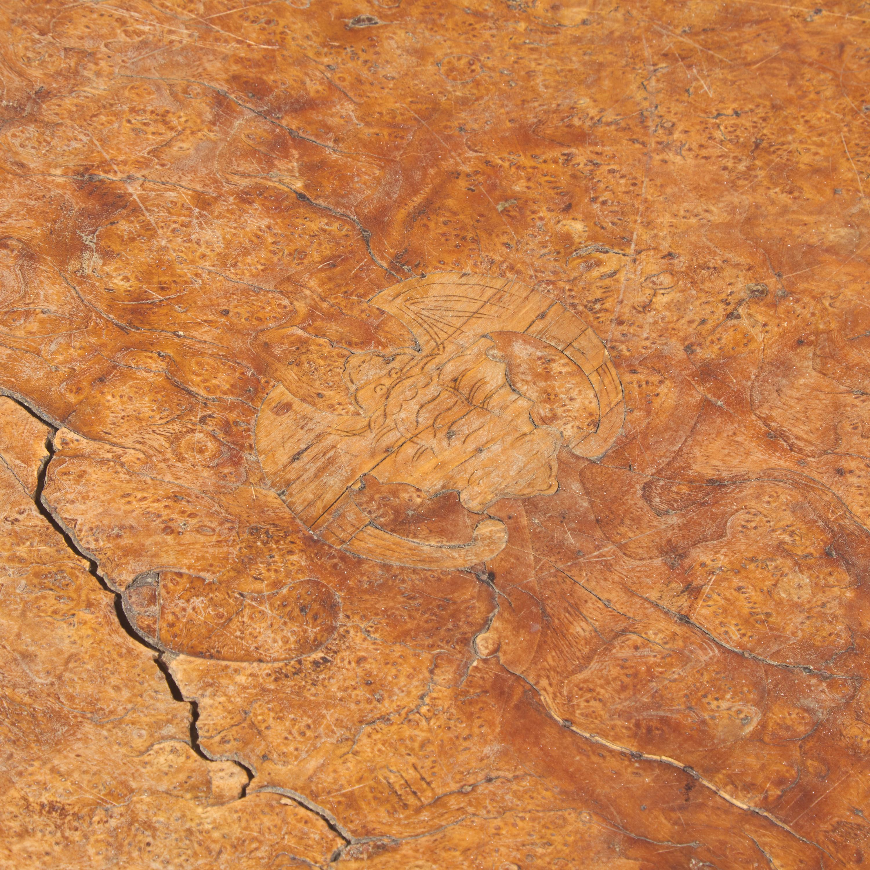 A Large and Unusual Chinese Huamu Parquetry Circular Table — 冰裂紋拼木云蝠紋圓桌