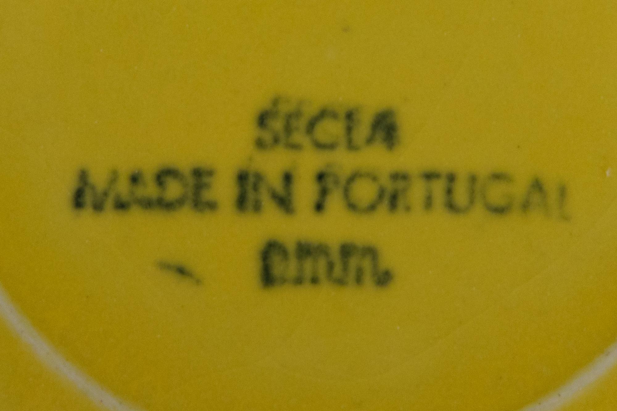 A Portuguese Yellow-Glazed Lettuce Ware Dinner Service