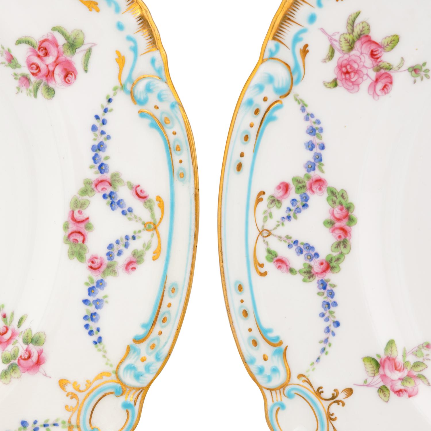 A Set of Eighteen Mintons Porcelain Plates