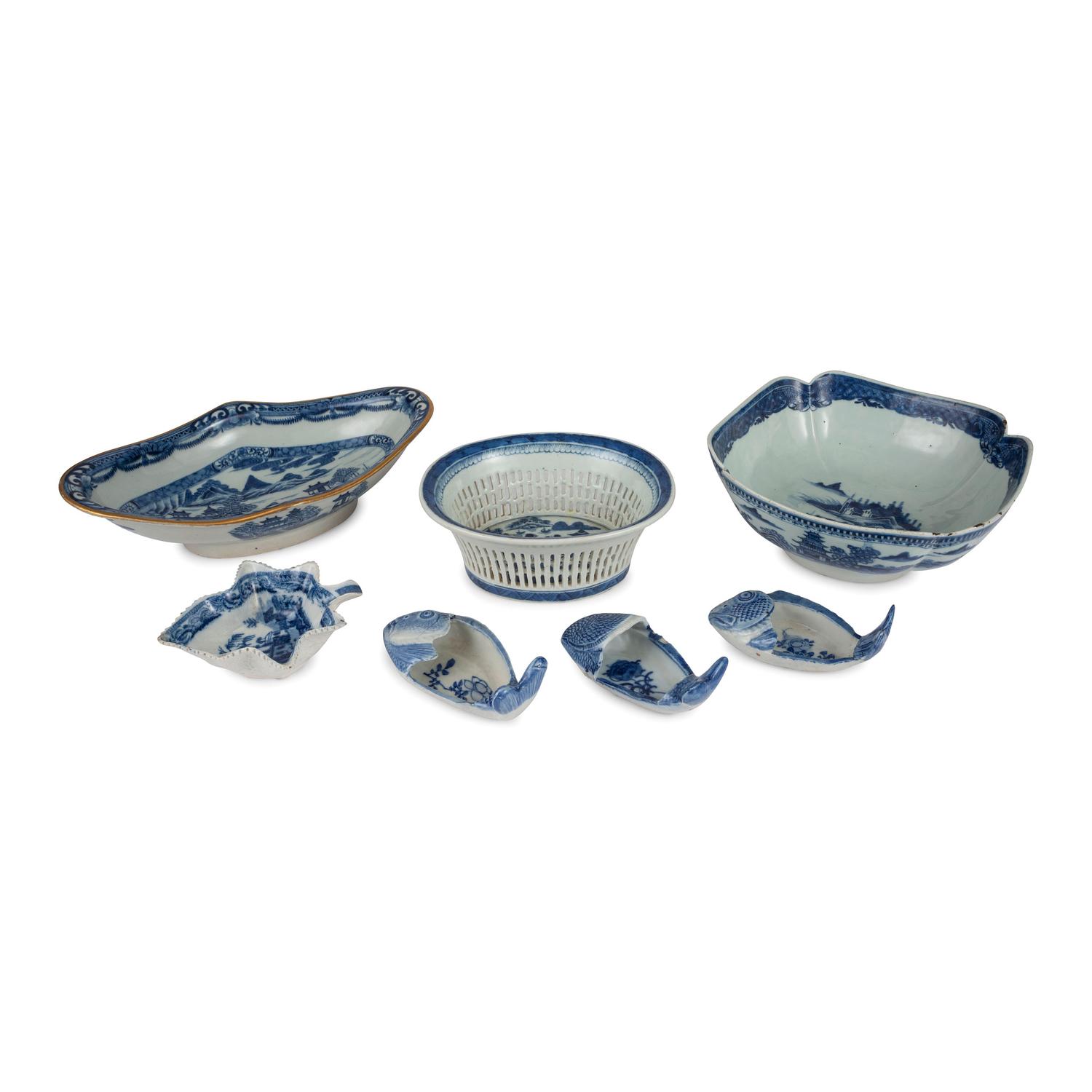 A Group of Chinese Export Blue and White Porcelain Table Articles
