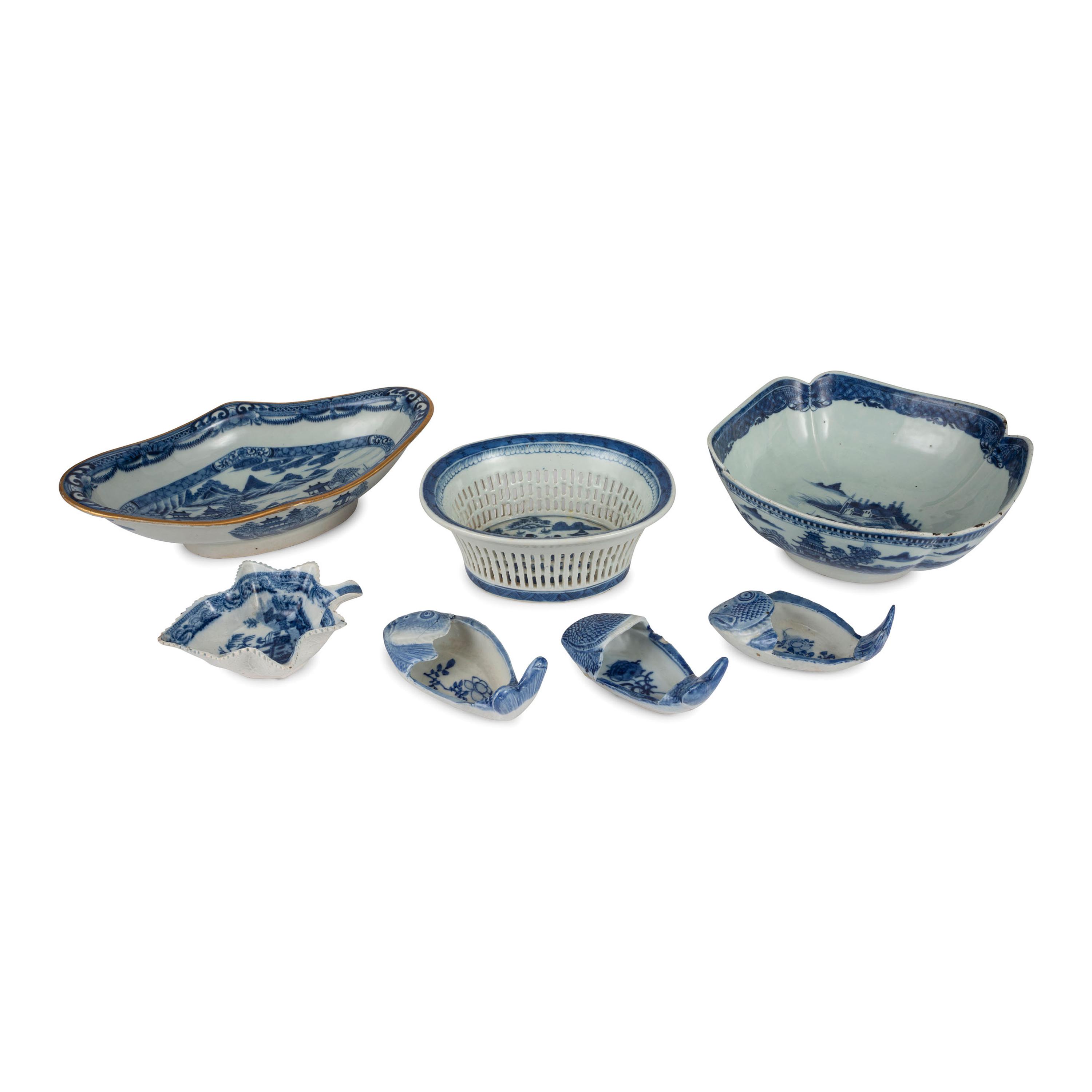 A Group of Chinese Export Blue and White Porcelain Table Articles