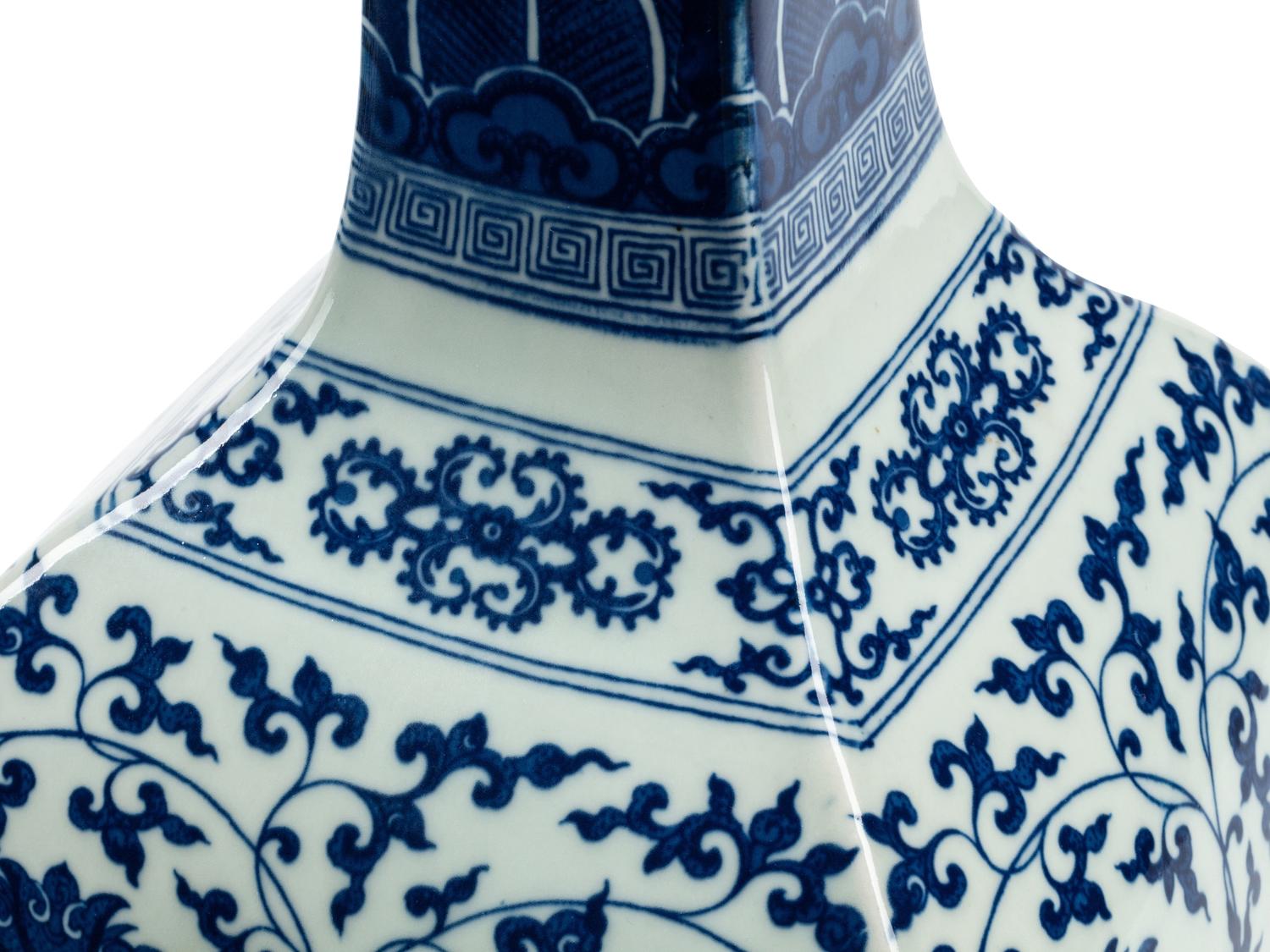 A Pair of Chinese Export Porcelain Vases