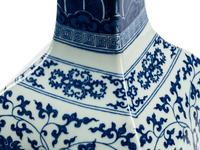 A Pair of Chinese Export Porcelain Vases