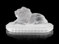 Gillinder Glass, New York, USA, an antique centennial exhibition molded frosted glass lion paperweight
