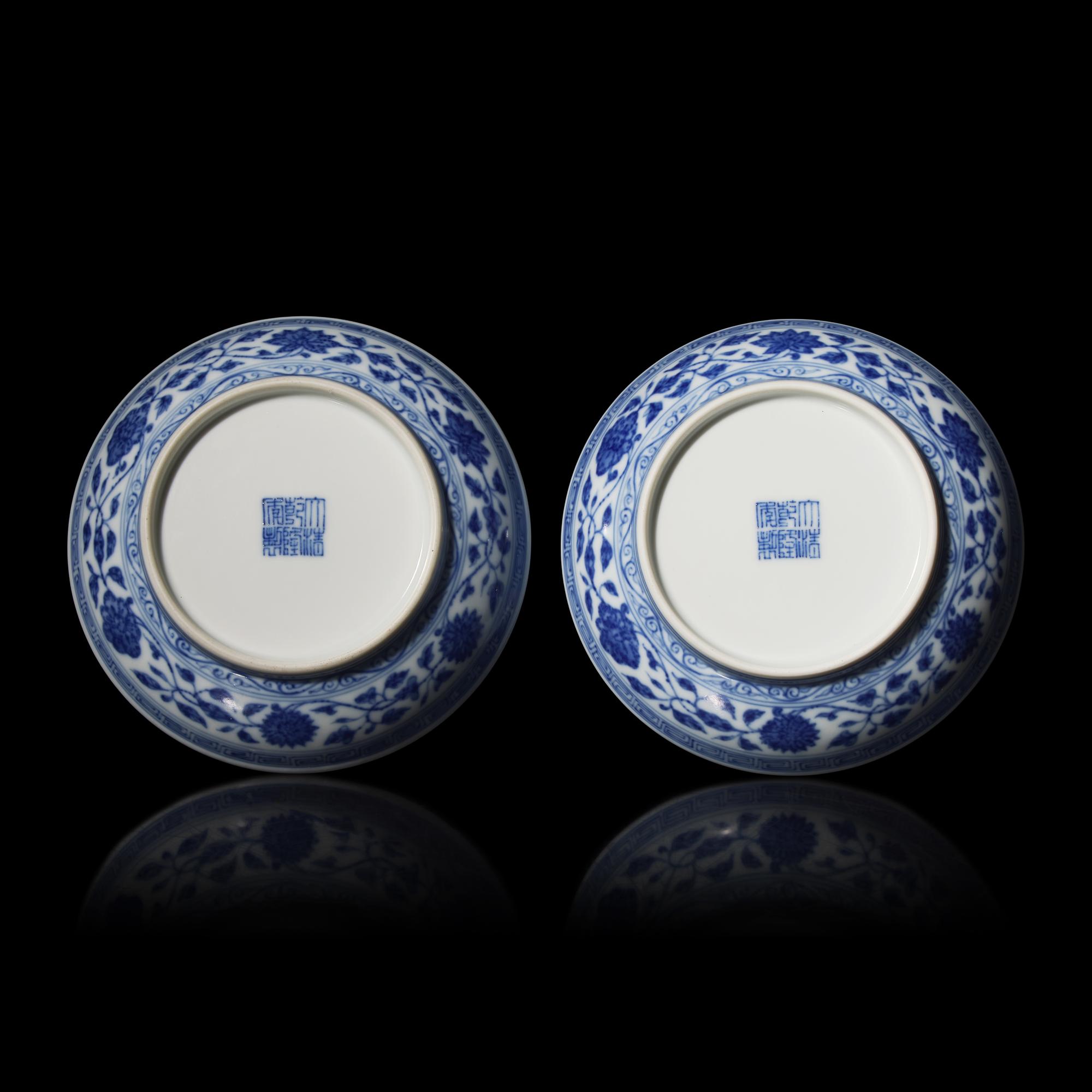 A Pair of Chinese Blue and White Porcelain Dishes, Late Qing Dynasty/Republic Period 晚清/民國 青花纏枝蓮紋碟一對