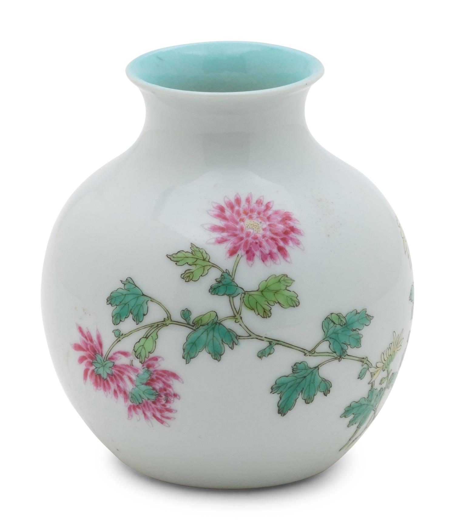 A Small Chinese Famille Rose Porcelain Jar