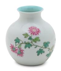 A Small Chinese Famille Rose Porcelain Jar