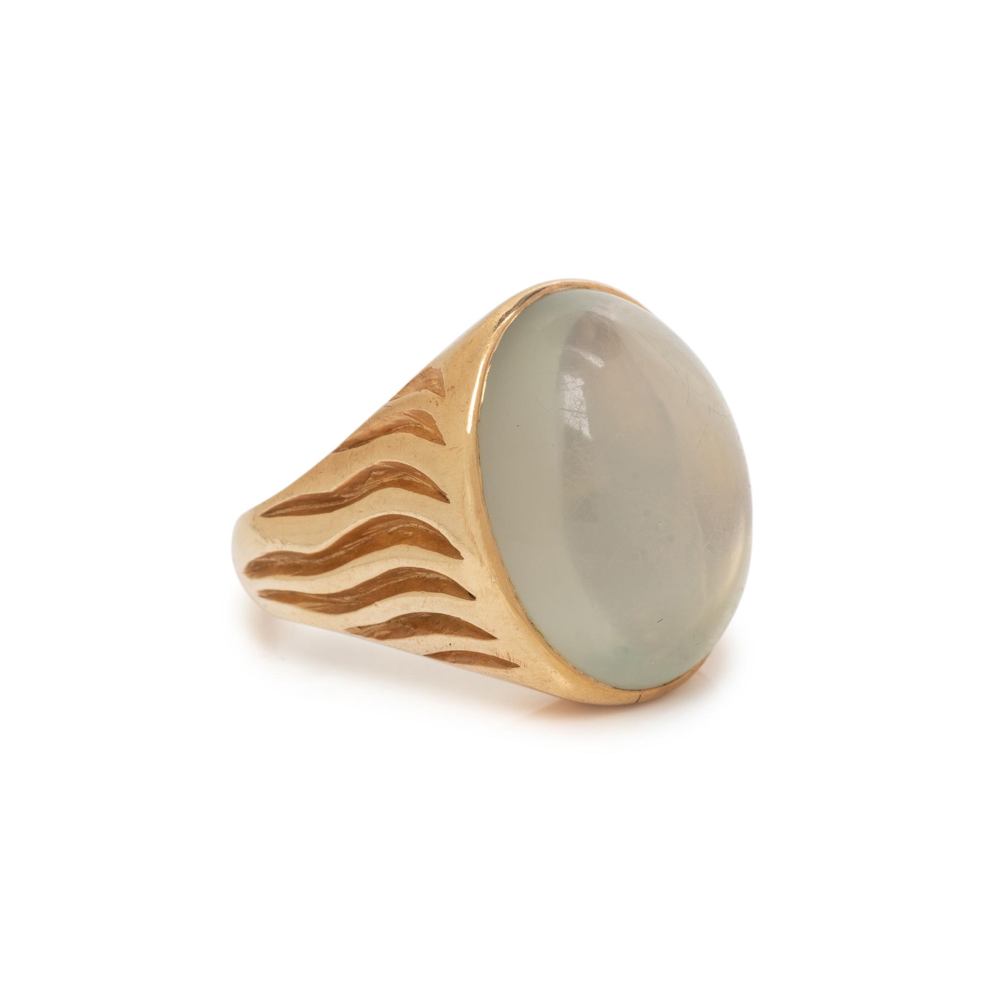 YELLOW GOLD AND MOONSTONE RING