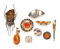A GROUP OF NINE BROOCHES