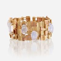 A bicolor eighteen karat gold and moonstone bracelet