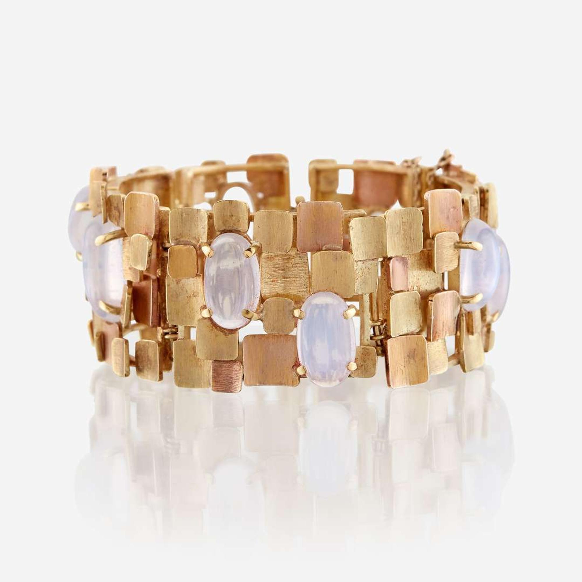 A bicolor eighteen karat gold and moonstone bracelet