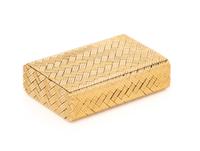 ITALIAN, YELLOW ENGINE TURNED GOLD PILL BOX