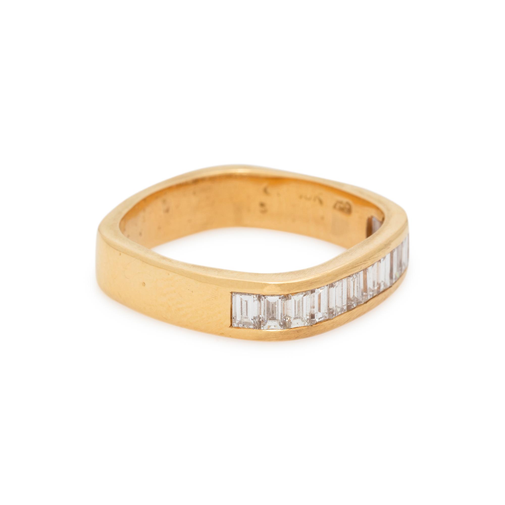 YELLOW GOLD AND DIAMOND RING