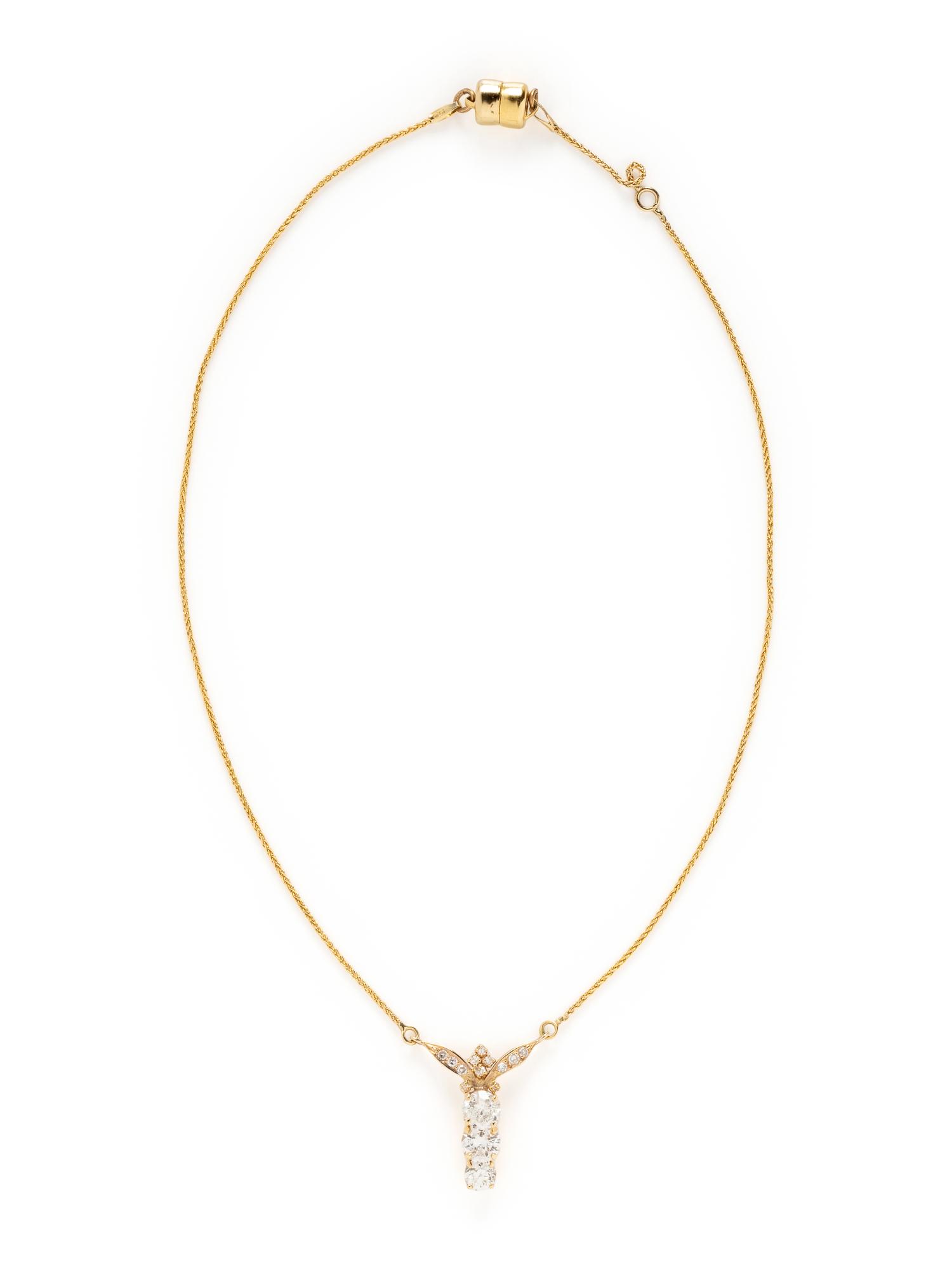 YELLOW GOLD AND DIAMOND PENDANT NECKLACE