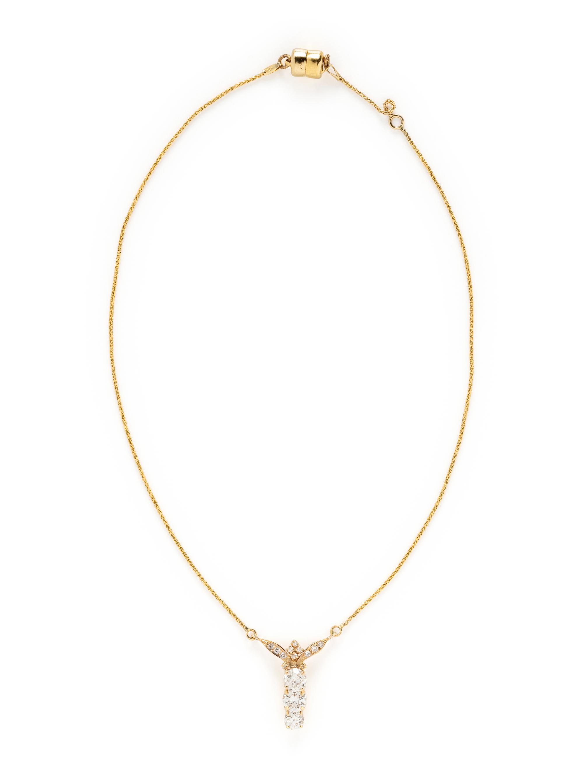 YELLOW GOLD AND DIAMOND PENDANT NECKLACE