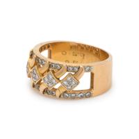 YELLOW GOLD AND DIAMOND RING