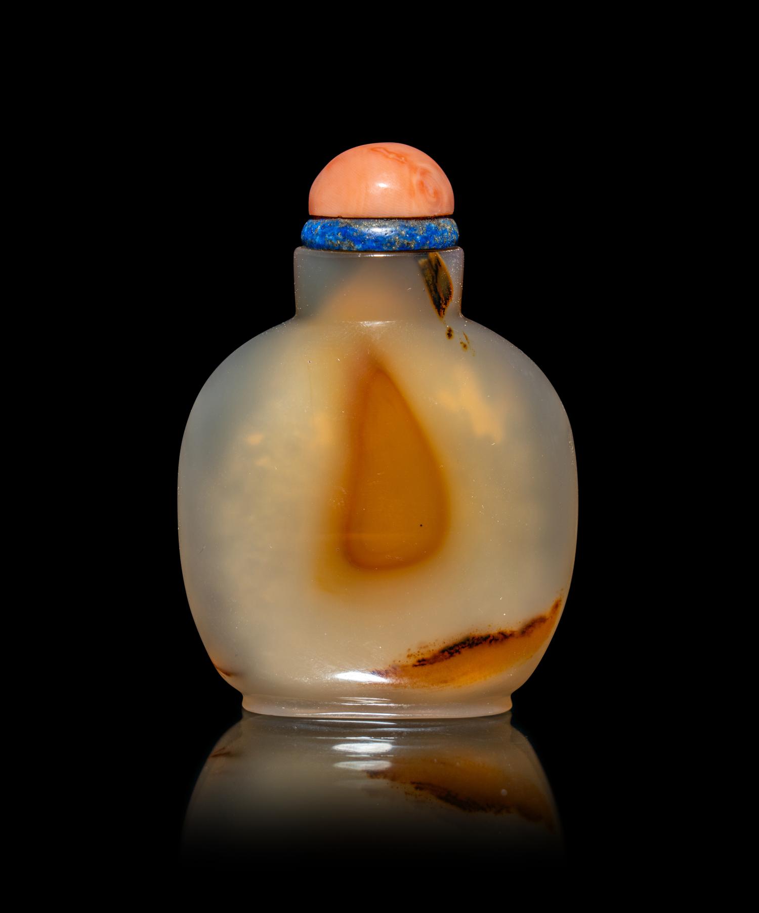 A Chinese Shadow Agate Snuff Bottle
