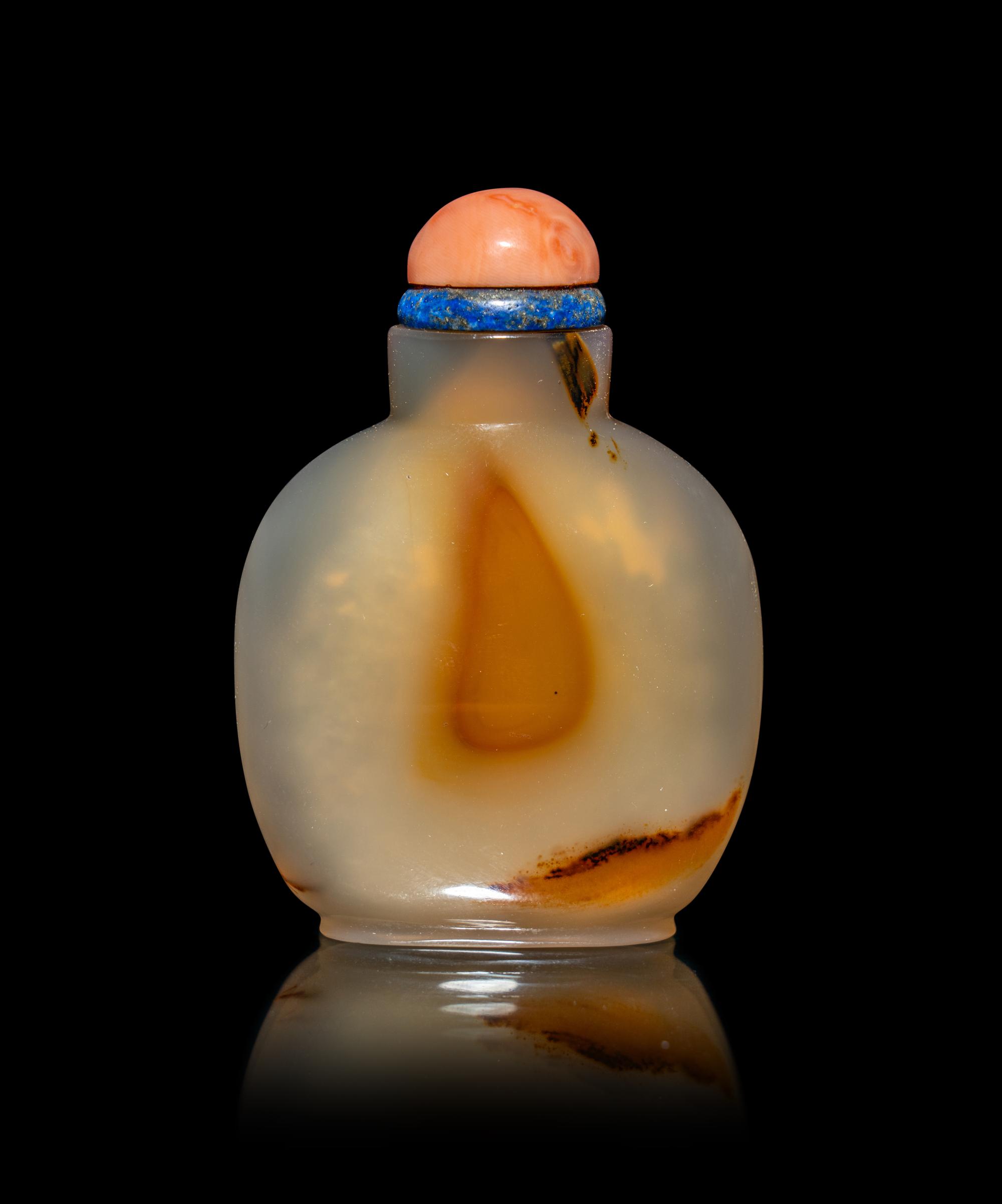 A Chinese Shadow Agate Snuff Bottle