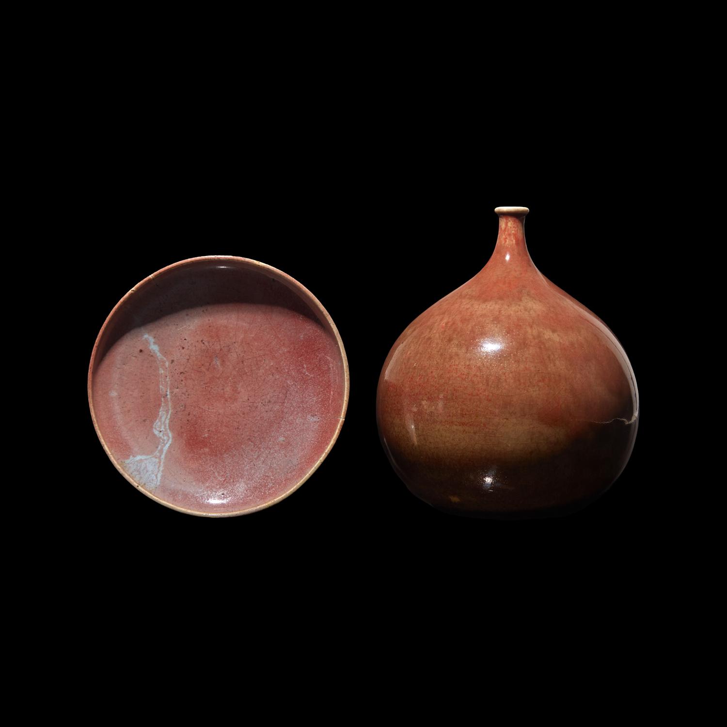 A Chinese Teardrop-Form Porcelain Vase and a Red Glazed Dish, Possibly Jin Dynasty and Later 金或更晚 紅釉瓶及碟