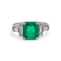 COLOMBIAN EMERALD AND DIAMOND RING