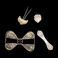 Four Chinese Gilt Silver and Silver Hair Ornaments, Qing Dynasty 清 銀鍍金如意双押发扁簪、嵌寶釵、佛獅紋髮飾及銀桃形帽飾