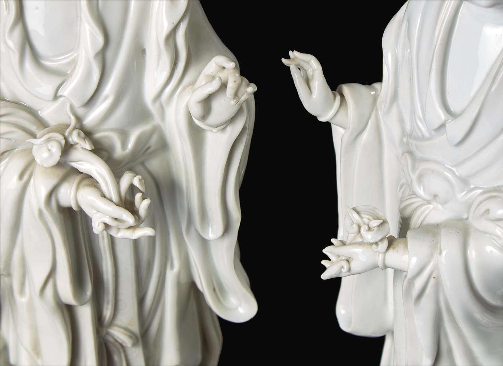 A pair of Chinese Blanc de Chine Figures of Meiren with Deer, Xu Yunlin Zhi impressed mark 德化窯仕女仙鹿瓷塑一對 許雲林製款