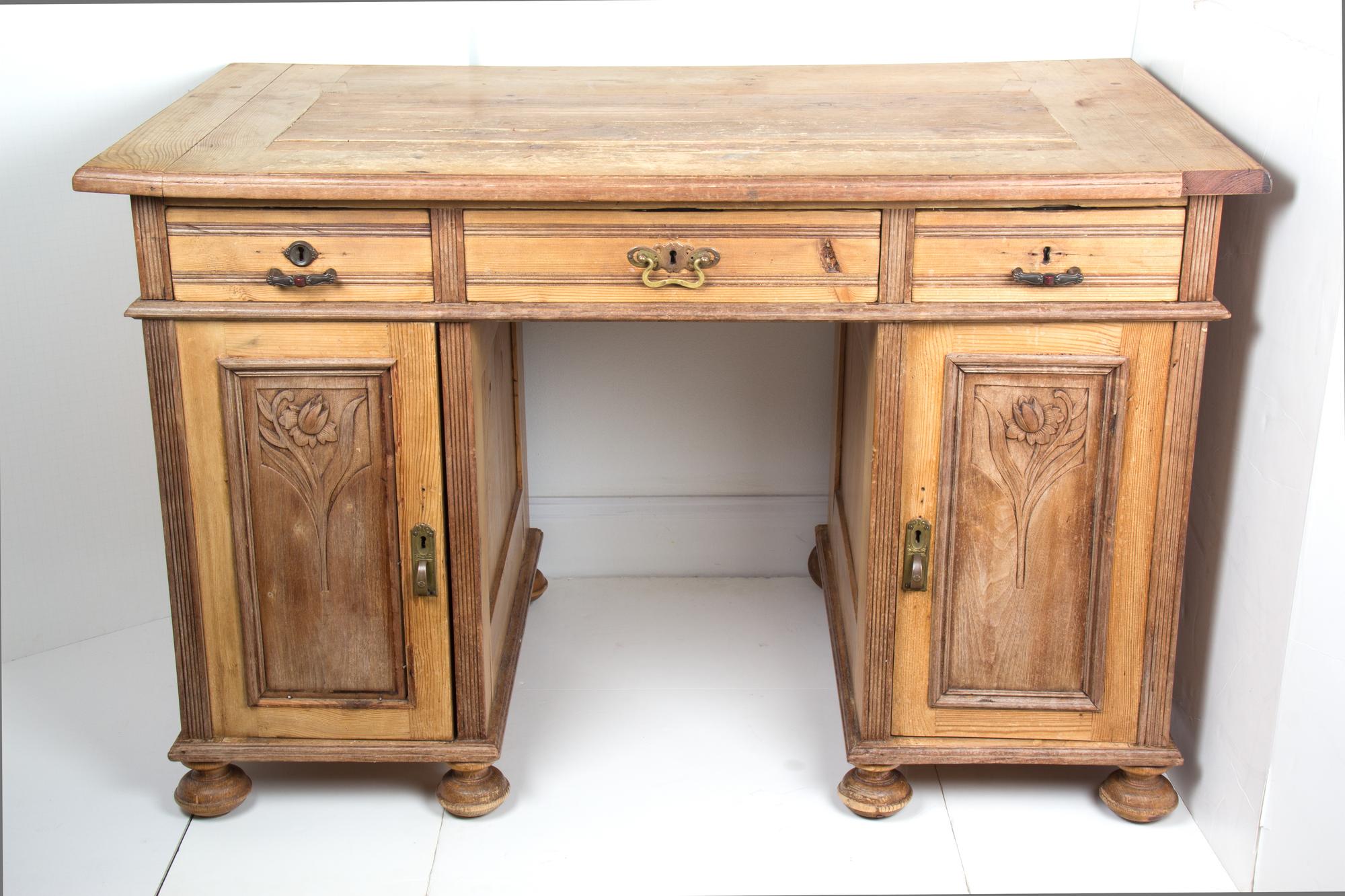 An American Carved Pine Kneehole Desk Height 32 x length 49 x depth 28 3/4 inches. — 20TH CENTURY