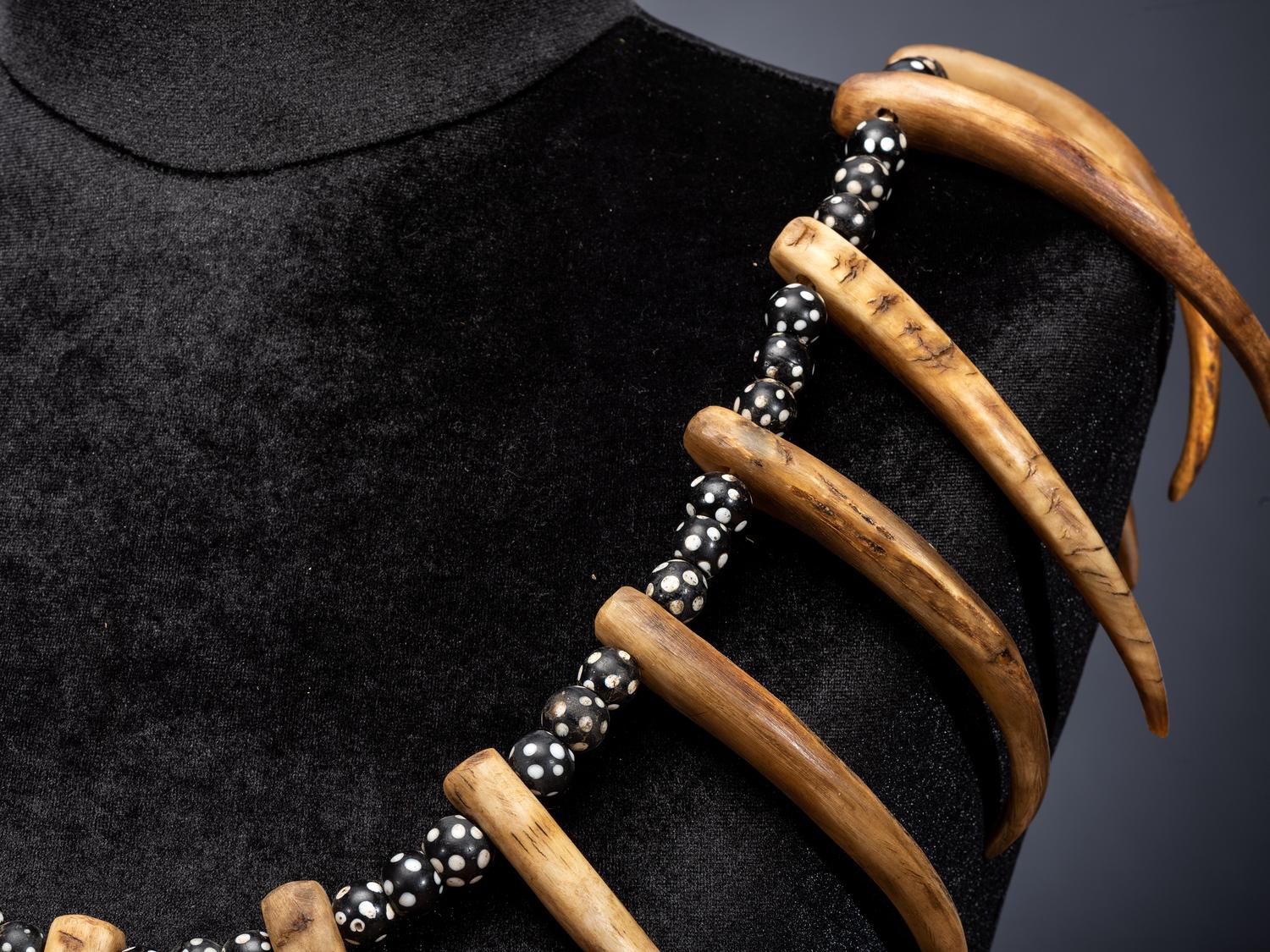 Apsáalooke [Crow] Imitation Bear Claw Necklace, with Trade Beads