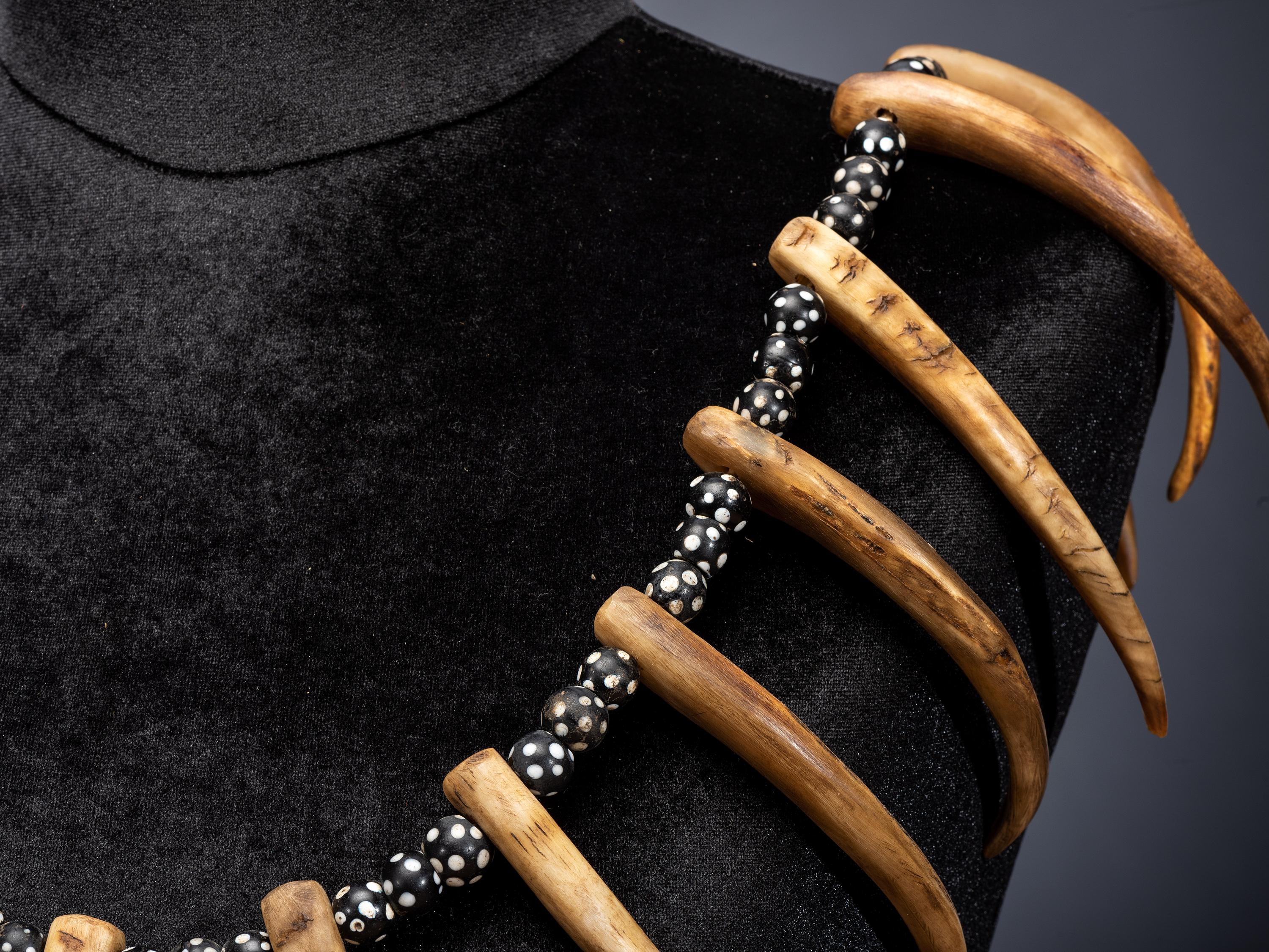 Apsáalooke [Crow] Imitation Bear Claw Necklace, with Trade Beads
