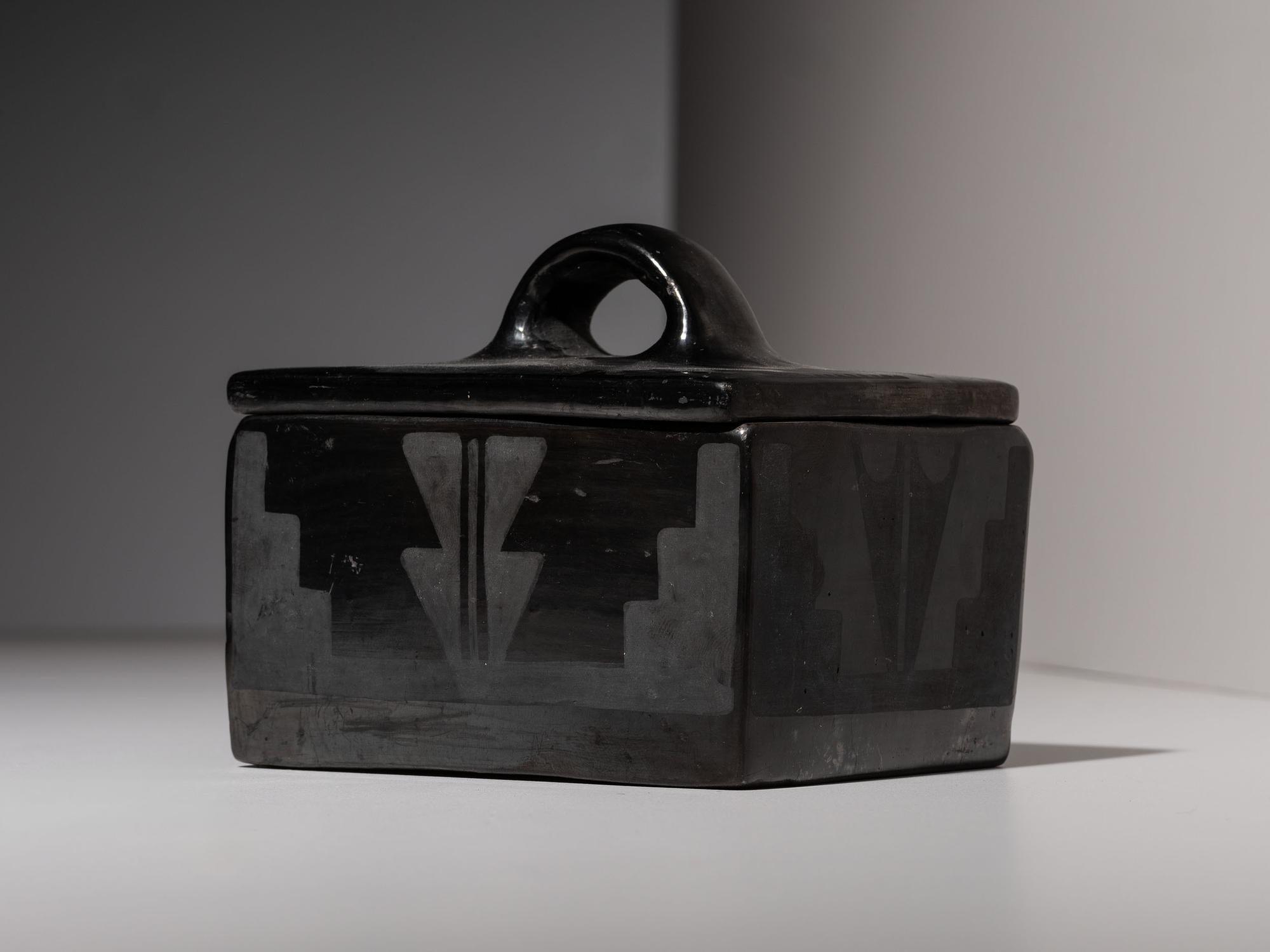 Lidded Pottery Box 1920-1925
