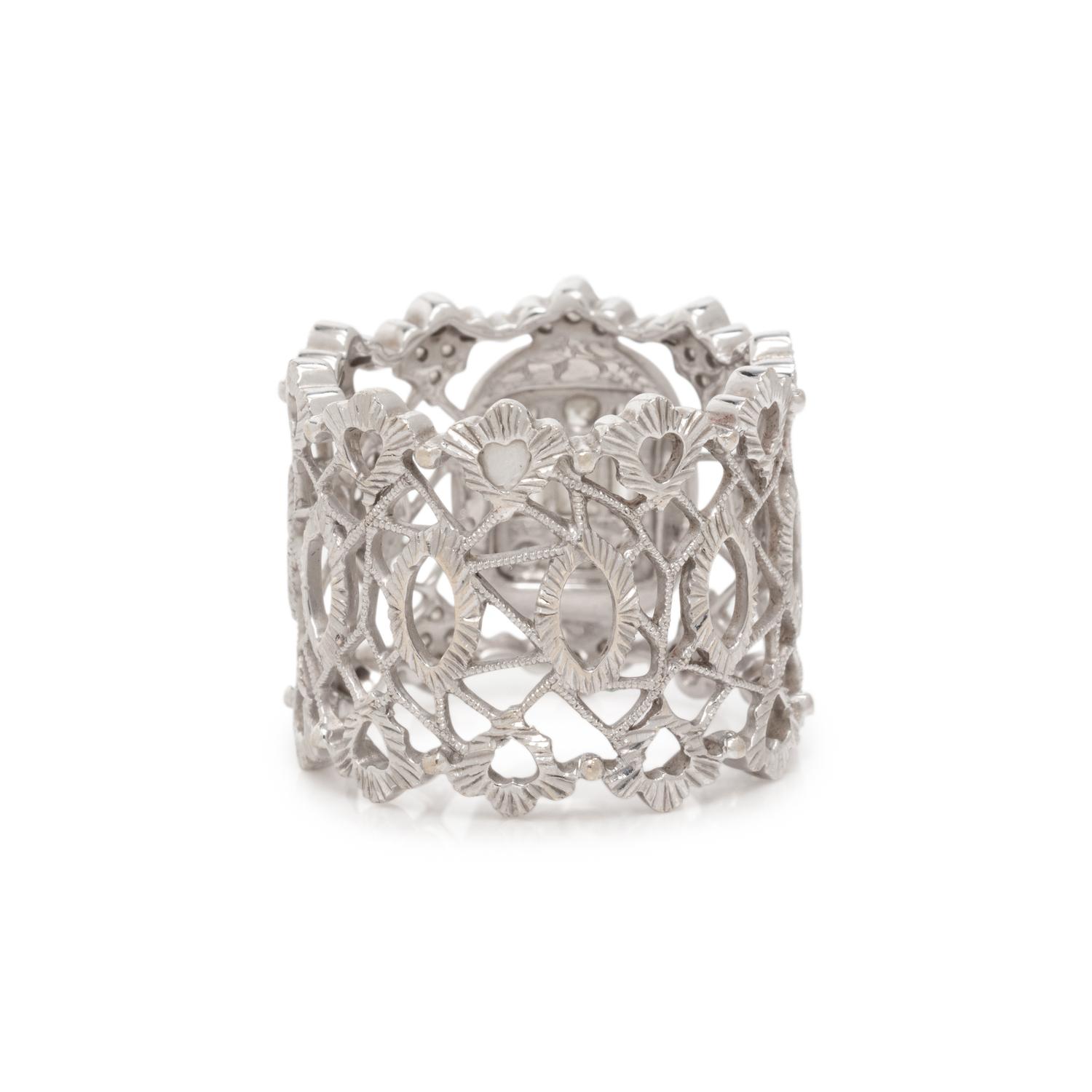 WHITE GOLD AND DIAMOND RING