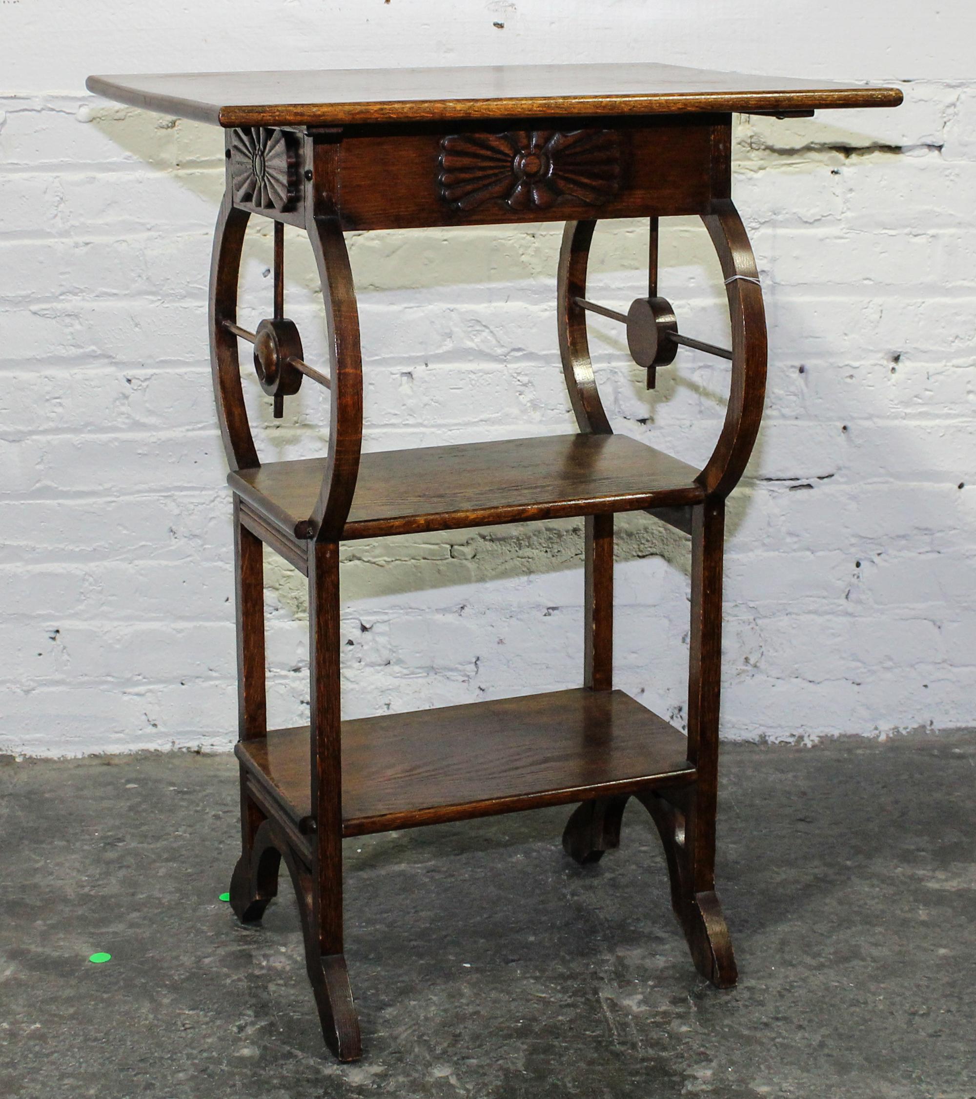 A Victorian Oak Side Table Height 30 x width 22 x depth 17 inches. — SECOND HALF 19TH CENTURY