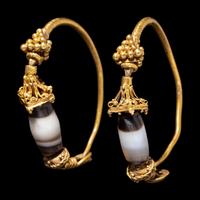 A Pair of Eastern Roman Agate and Gold Hoop Earrings