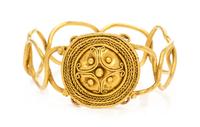 A High Karat Yellow Gold Armband, 55.50 dwts.