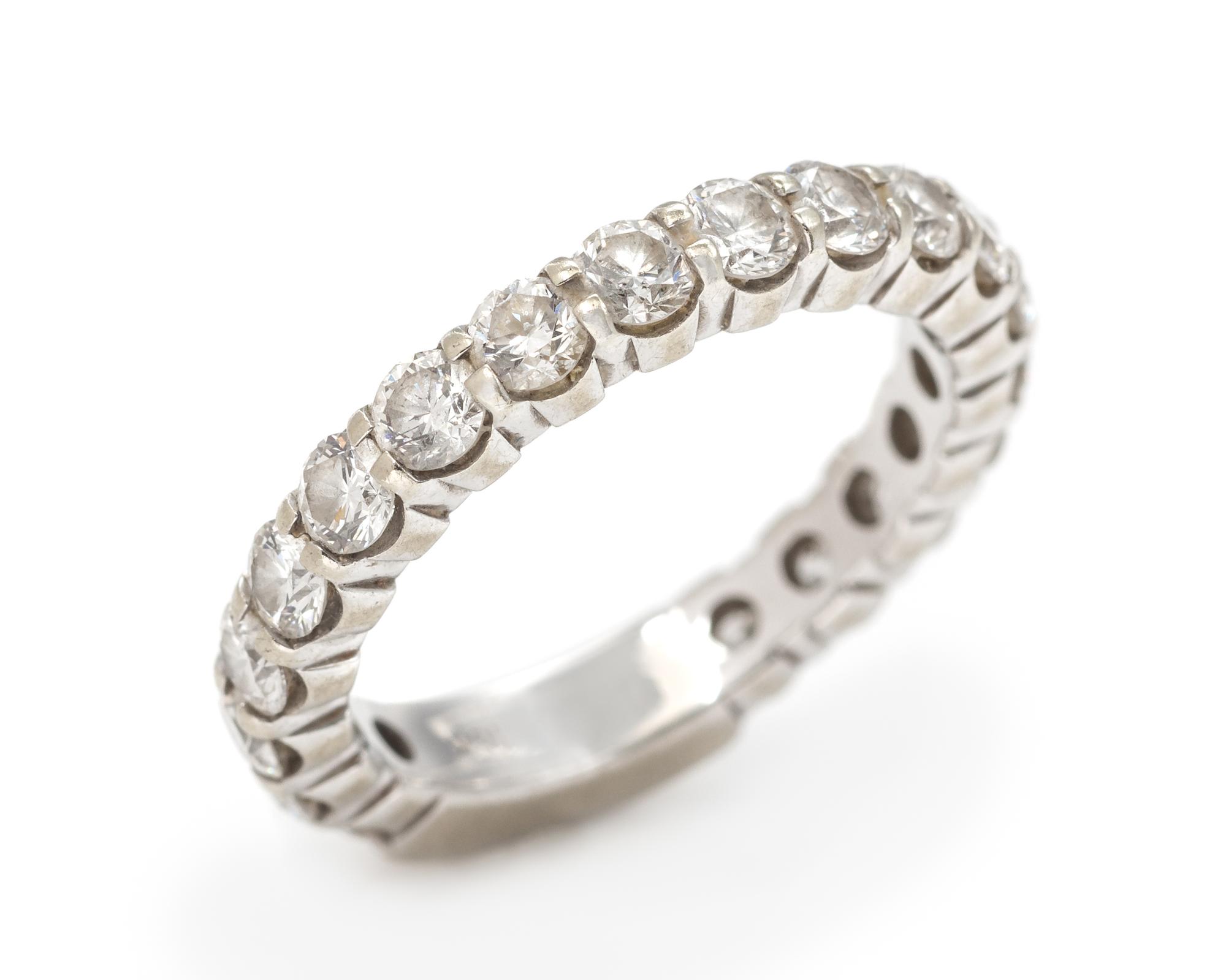 An 18 Karat White Gold and Diamond Ring,