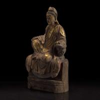 A Chinese gilt-lacquered stucco figurine of Guanyin 泥塑鎏金观音 18th century or earlier ???????