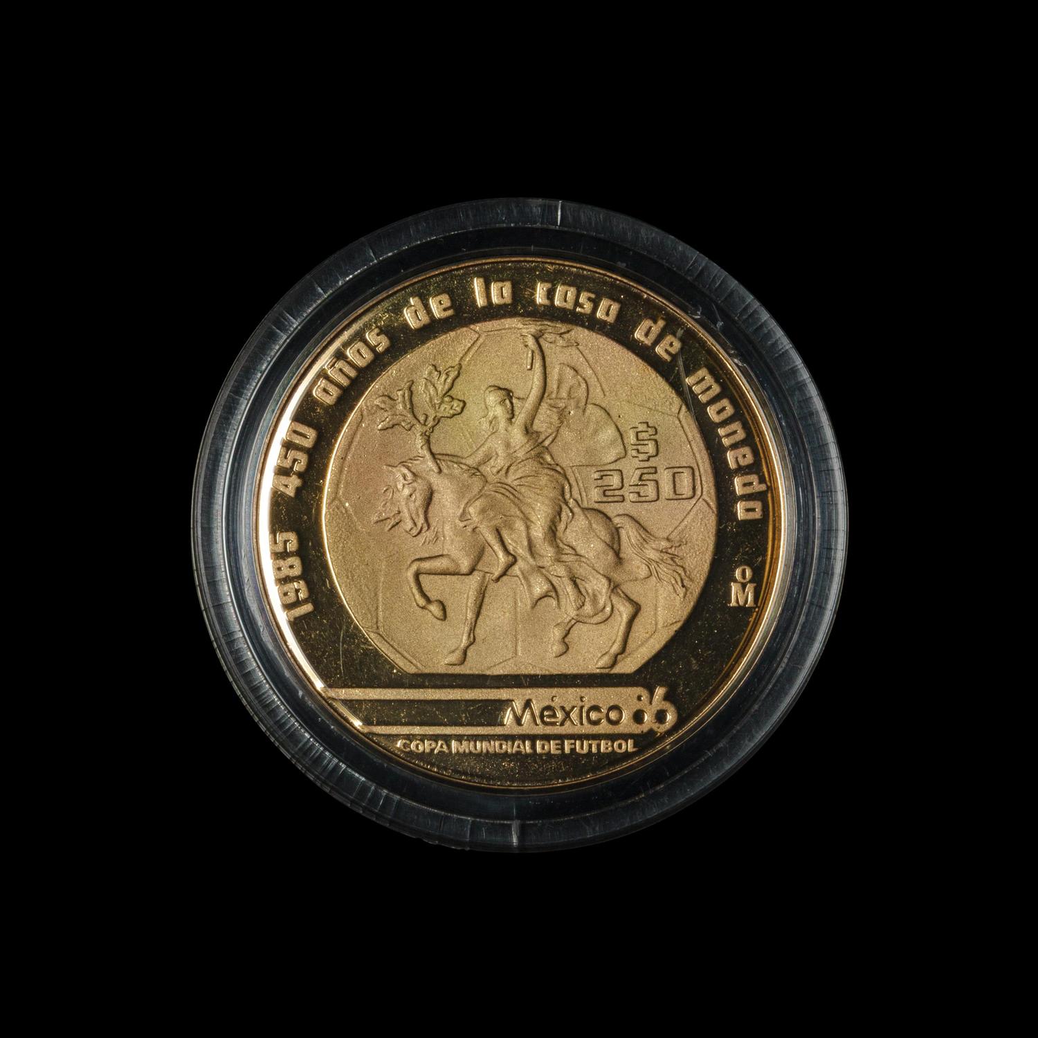 [MEXICO] A 1986 World Cup Commemorative 250 Peso Gold Proof