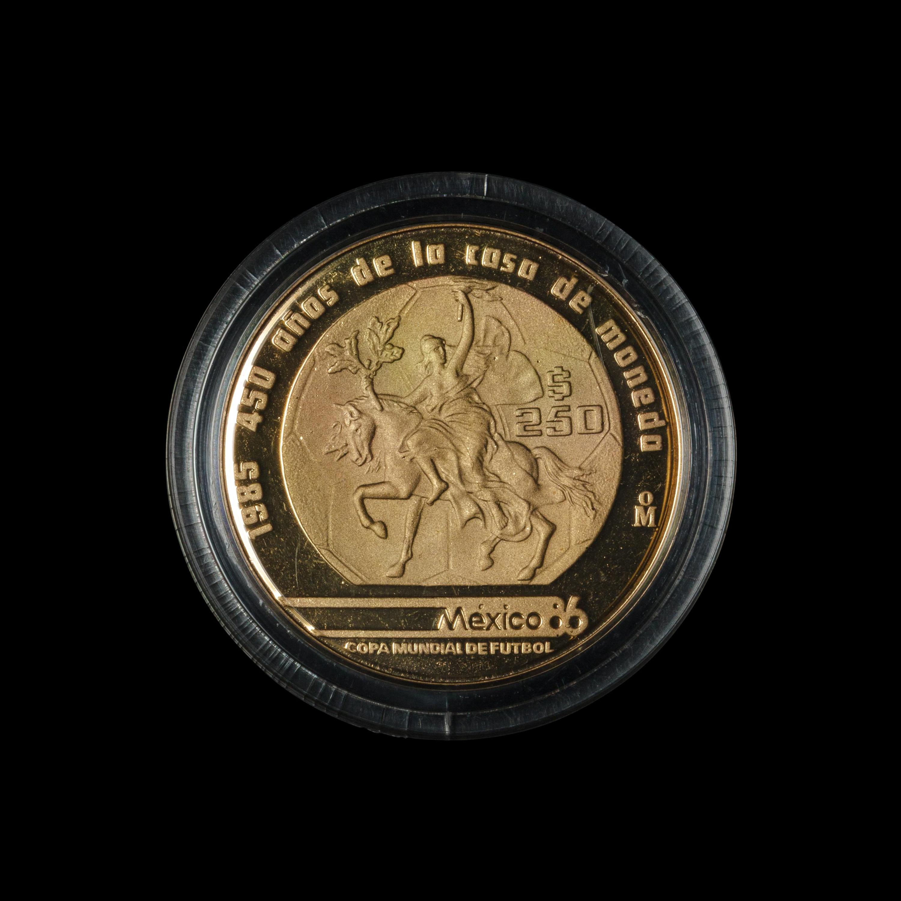 [MEXICO] A 1986 World Cup Commemorative 250 Peso Gold Proof