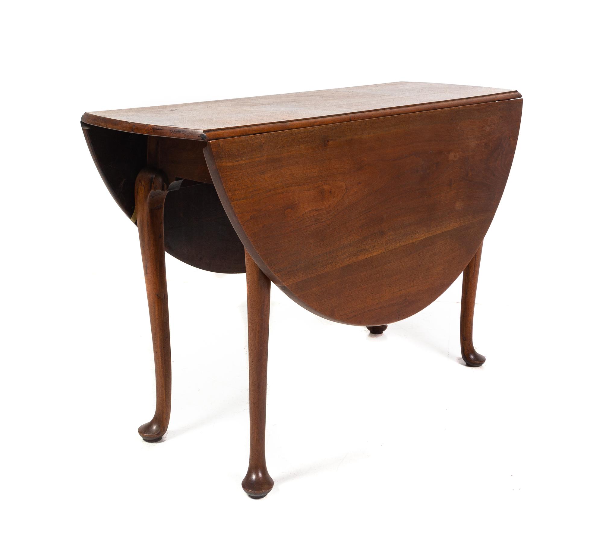 A Federal Mahogany Drop-Leaf Table